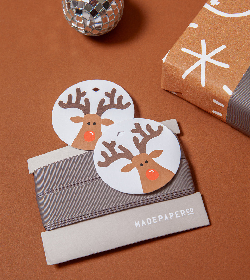 grey ribbon reindeer gift tag chestnut big xmas close up